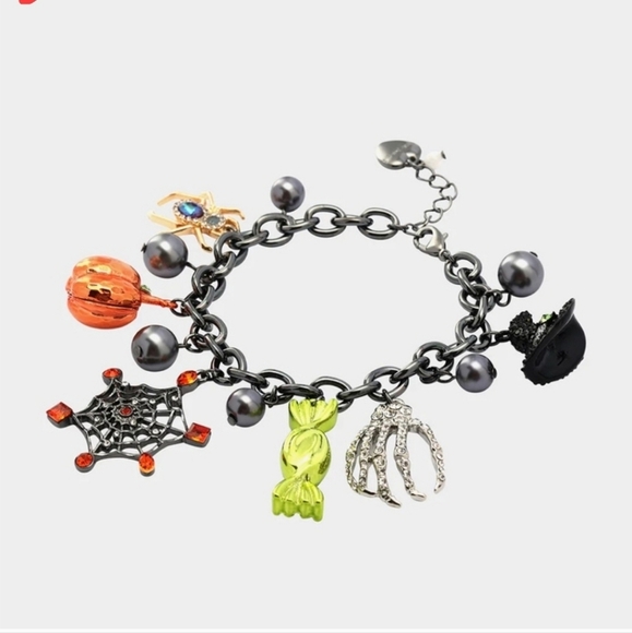 Betsey Johnson SCREAM QUEEN Halloween Spider Pumpkin Multi Charm BRACELET - Picture 3 of 6